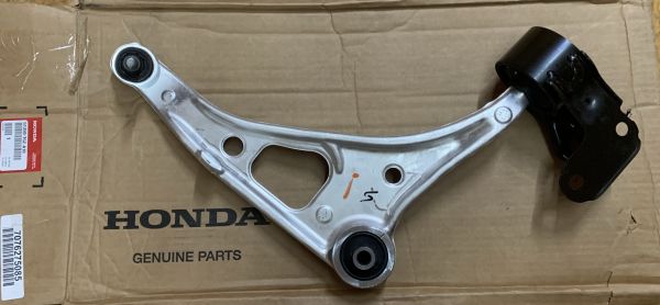 Рычаг передней подвески правый Honda 51350-T6Z-A10