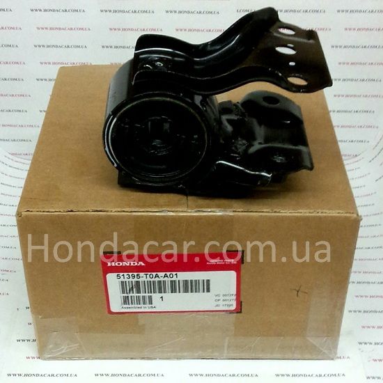 Сайлентблок переднего нижнего рычага правый Honda 51395-T0A-A01