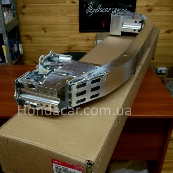 Усилитель переднего бампера Honda 71130-TBA-A00