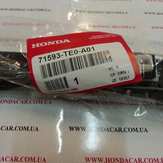Кронштейн крепления заднего бампера правый Honda 71593-TE0-A01
