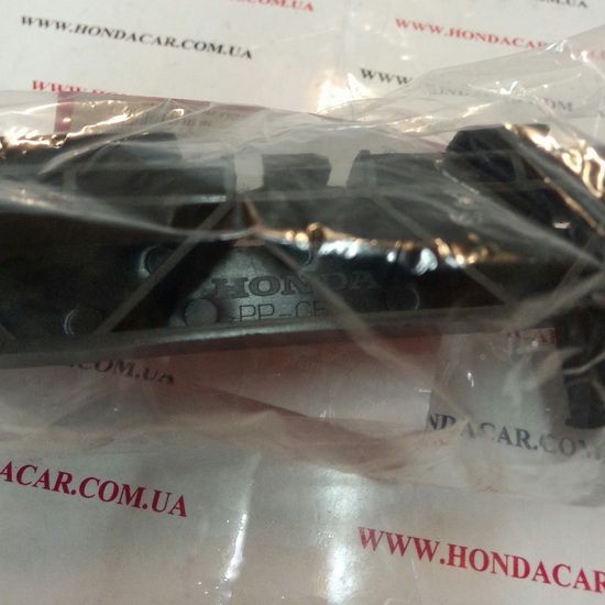Кронштейн крепления заднего бампера правый Honda 71593-TE0-A01