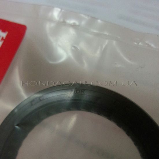 Сальник коленвала передний Honda 91212-PLC-003