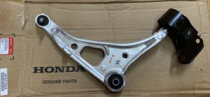 Рычаг передней подвески правый Honda 51350-T6Z-A10