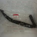 Кронштейн крепления переднего бампера правый Honda 71140-SNB-000